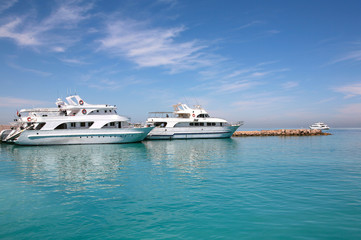 Fototapeta na wymiar white boat off the coast of Hurghada