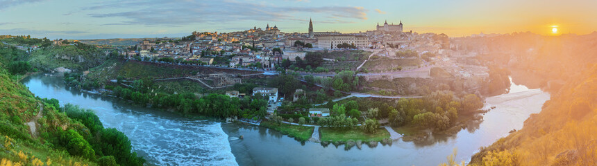 Fototapeta premium Panoramic view of ancient city and Alcazar on a hill over the Tagus River, Castilla la Mancha, Toledo, Spain