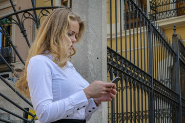 girl with the phone