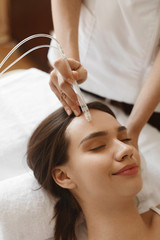 Obraz na płótnie Canvas Facial Beauty Treatment. Woman Getting Oxygen Water Skin Peeling