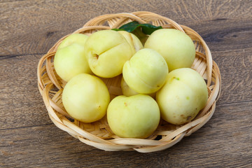 Nectarines in the bowl