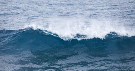 ocean waves breaking