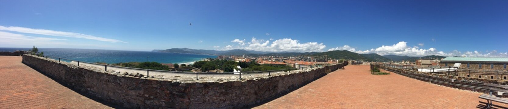 panoramique a partir du toit du chateau fort de Savone - Italie