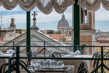 Obrazy na Szkle  Rzym - widok na miasto z restauracji?