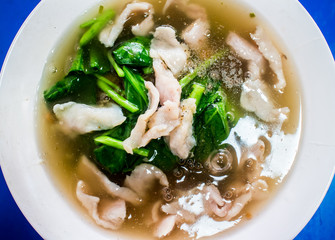 wide rice noodle in gravy or 