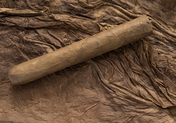 Zigarren aus Kuba, auf Tabakblatt.