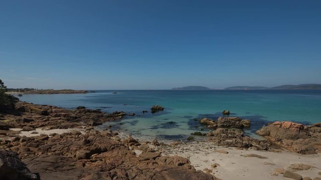 the sea and wild peeble beach