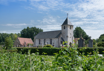 Fototapeta na wymiar église de village(Hames boucres) Haut de France