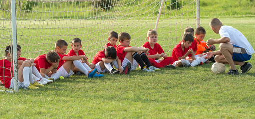 Obraz na płótnie Canvas Kids soccers waiting