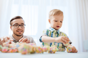 Obraz premium father and son playing with ball clay at home