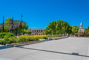 Nîmes touristique.