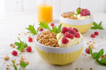 Baked granola with pudding