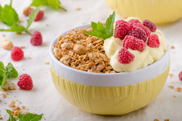 Baked granola with pudding