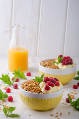 Baked granola with pudding