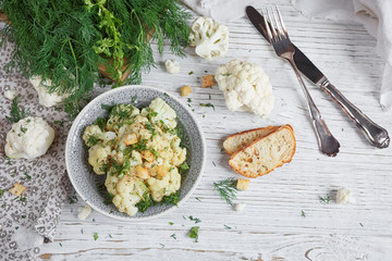 Cauliflower cooked with oil and herbs