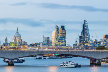 Obraz premium London cityscape and waterloo bridge