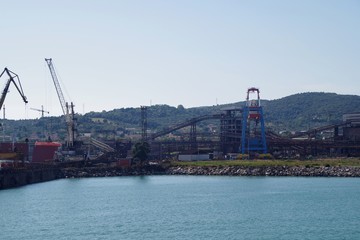 Obraz premium the shipyard from a ferry 4