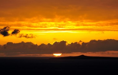 Obraz premium Sunset over Islet of Djeu