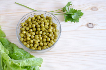 Canned green peas, lettuce leaf
