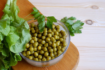 Canned green peas, lettuce leaf