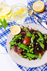Salad with black rice