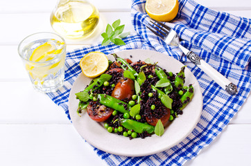 Salad with black rice