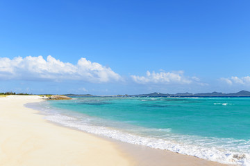 Obraz premium 沖縄の美しい海とさわやかな空