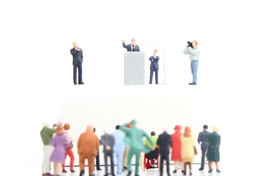comizio elettorale in miniatura