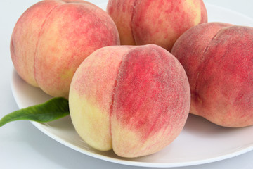 日本産の完熟の桃