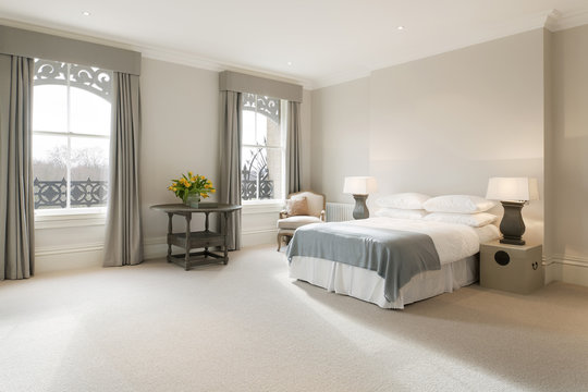 Generous double bedroom with large sash windows and high ceilings. 