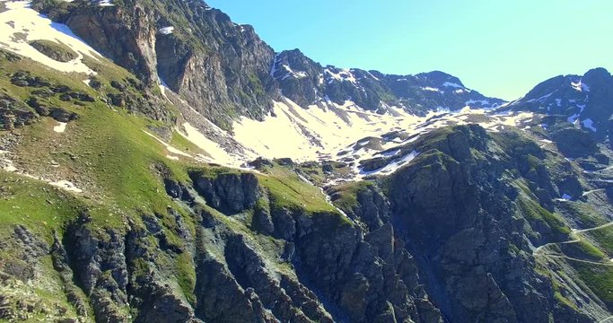 Aerial 4k - Valmalenco (IT) - Sorvolo dall'Alpe d' Entova verso lo Scerscen