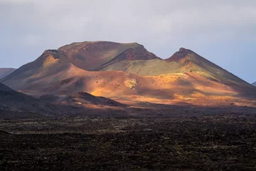 Deurstickers Vulkaan krater lava vulkanische berg canarische eilanden lanzarote tima © shocky