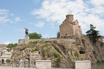 Virgin Mary Metekhi church with Vakhtang I "Gorgasali" statue in Tbilisi, Georgia