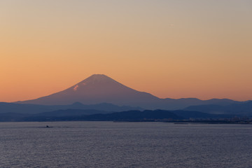 Fototapeta premium 夕焼けと富士山