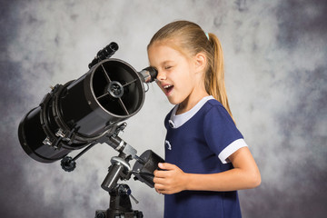 Seven-year girl saw in the stars telescope