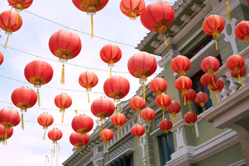 Fototapeta na wymiar Chinese lanterns and building in Georgetown, Penang, Malaysia