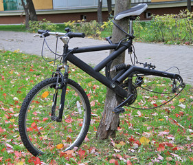 Fototapeta na wymiar Bicycle abandoned outdoor, dismounted wheel