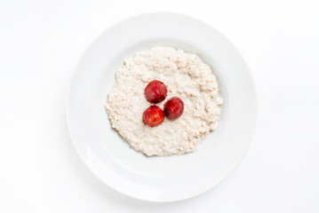 oat porridge with strawberry