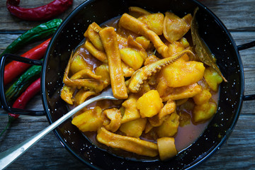 Squid with tomato sauce