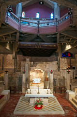 Fototapeta na wymiar Nazaret: l'altare della Grotta dell'Annunciazione il 2 settembre 2015. L'altare fu costruito nella Grotta in cui l'arcangelo Gabriele annunciò a Maria la nascita di Gesù