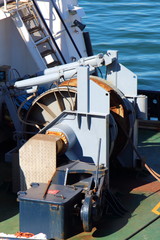 Treuil sur le pont d'un navire