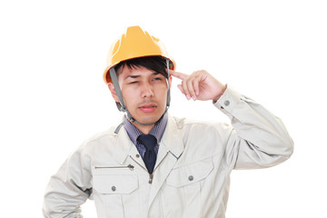 疲れた表情の労働者