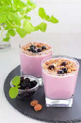 Berry yogurt with muesli