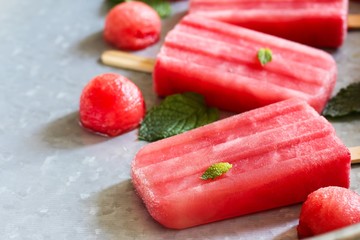 Homemade Watermelon Popsicles / Summer popsicles