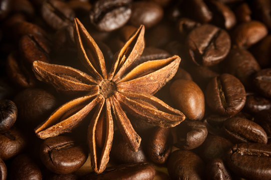 Coffee beans and star anise shot macro lens with a soft golden filter © Анна Ковальчук
