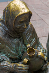 Senior statue sculpted in bronze