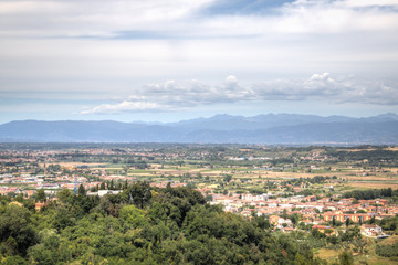 Naklejka premium View over the impressive landscape in Tuscany near San Miniato in Italy 