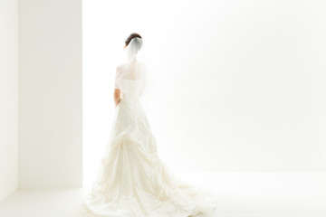 Fototapeta premium a woman wearing wedding dress