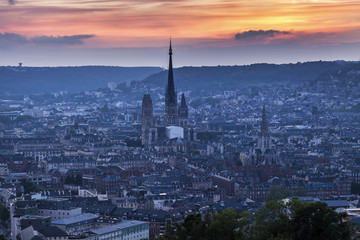 Naklejka premium Panorama of Rouen at sunset