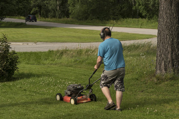 Man working cutting his lawn © Infinitefoto